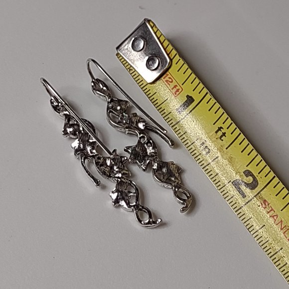 Long Silver Tone Leaf Earrings With Green Stone - Picture 14 of 14